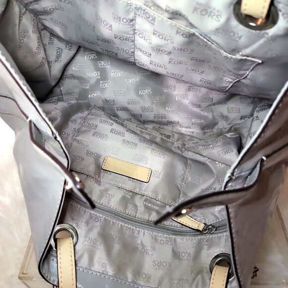 Authentic  Micheal kors purse, light grey patent leather straps like new! - Picture 6 of 14